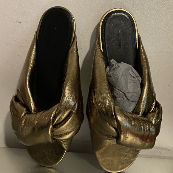 Balenciaga - Picture 16 of 16